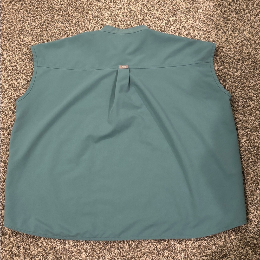 Figs Rafaela Oversized Scrub Top Moss Green - Picture 8 of 9